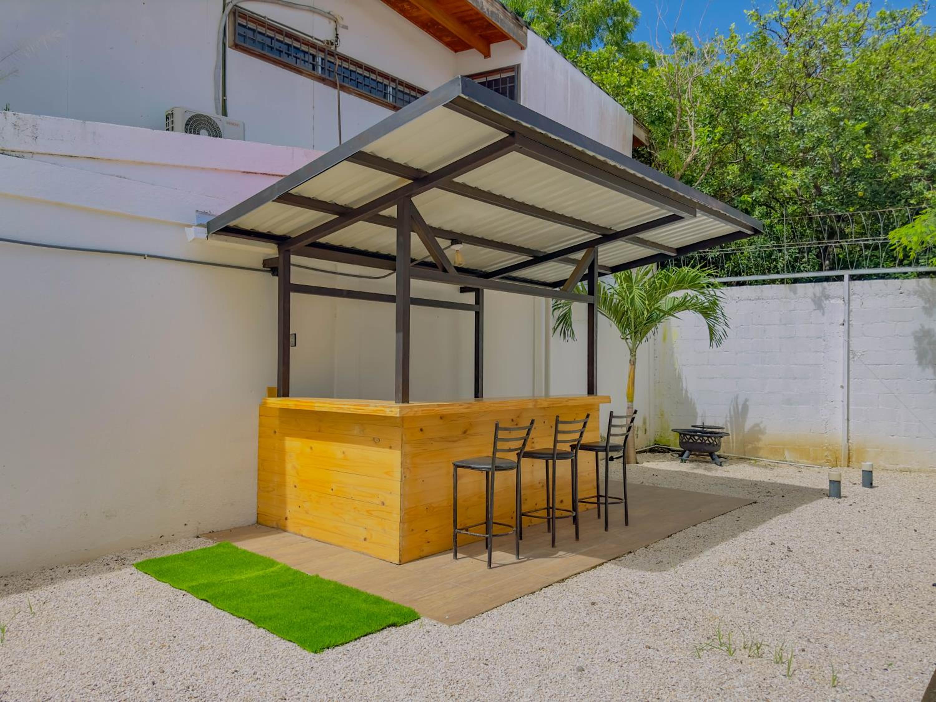 Happy House 4 Bed 3 Bath Private Pool