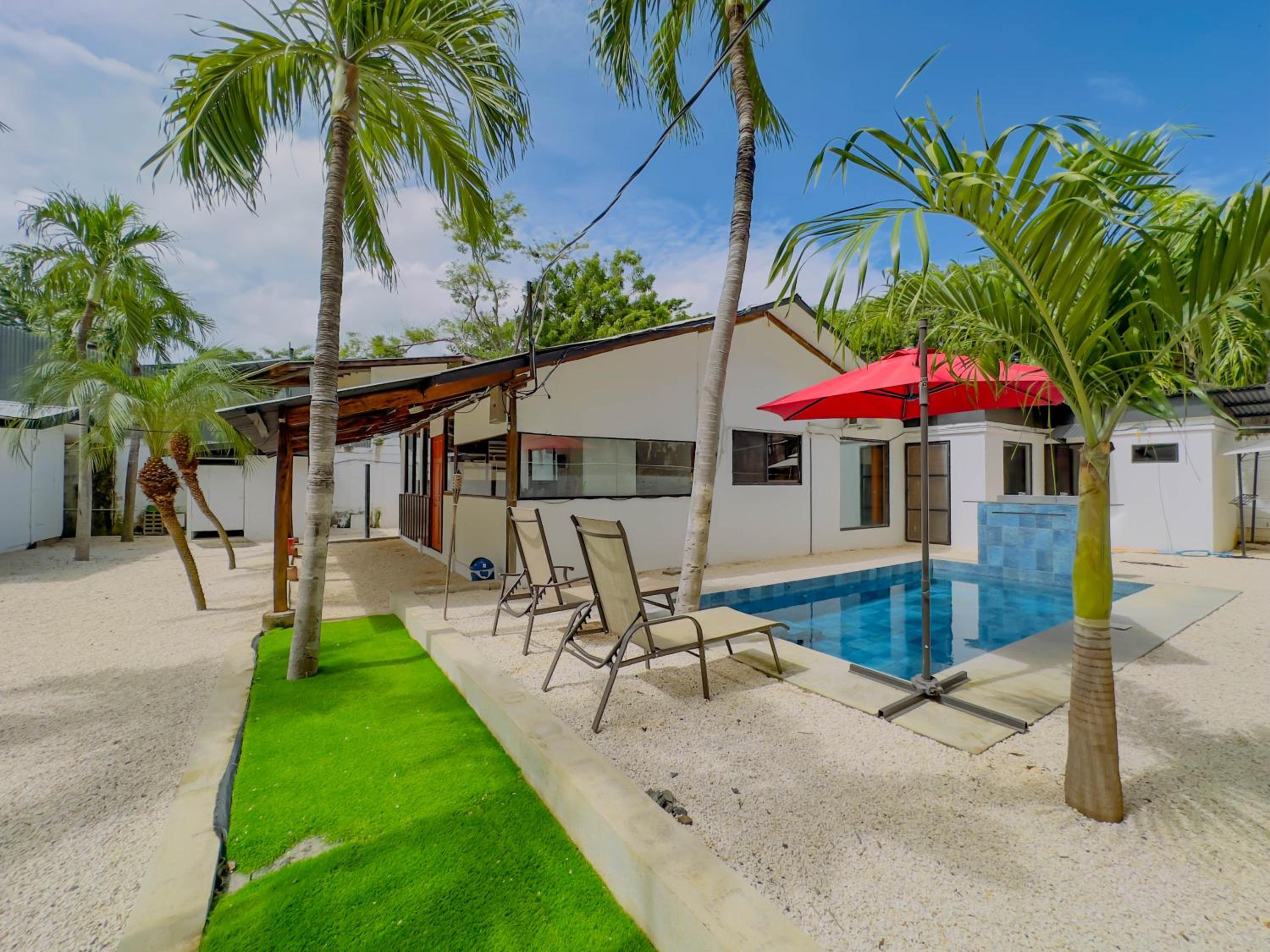Happy House 4 Bed 3 Bath Private Pool