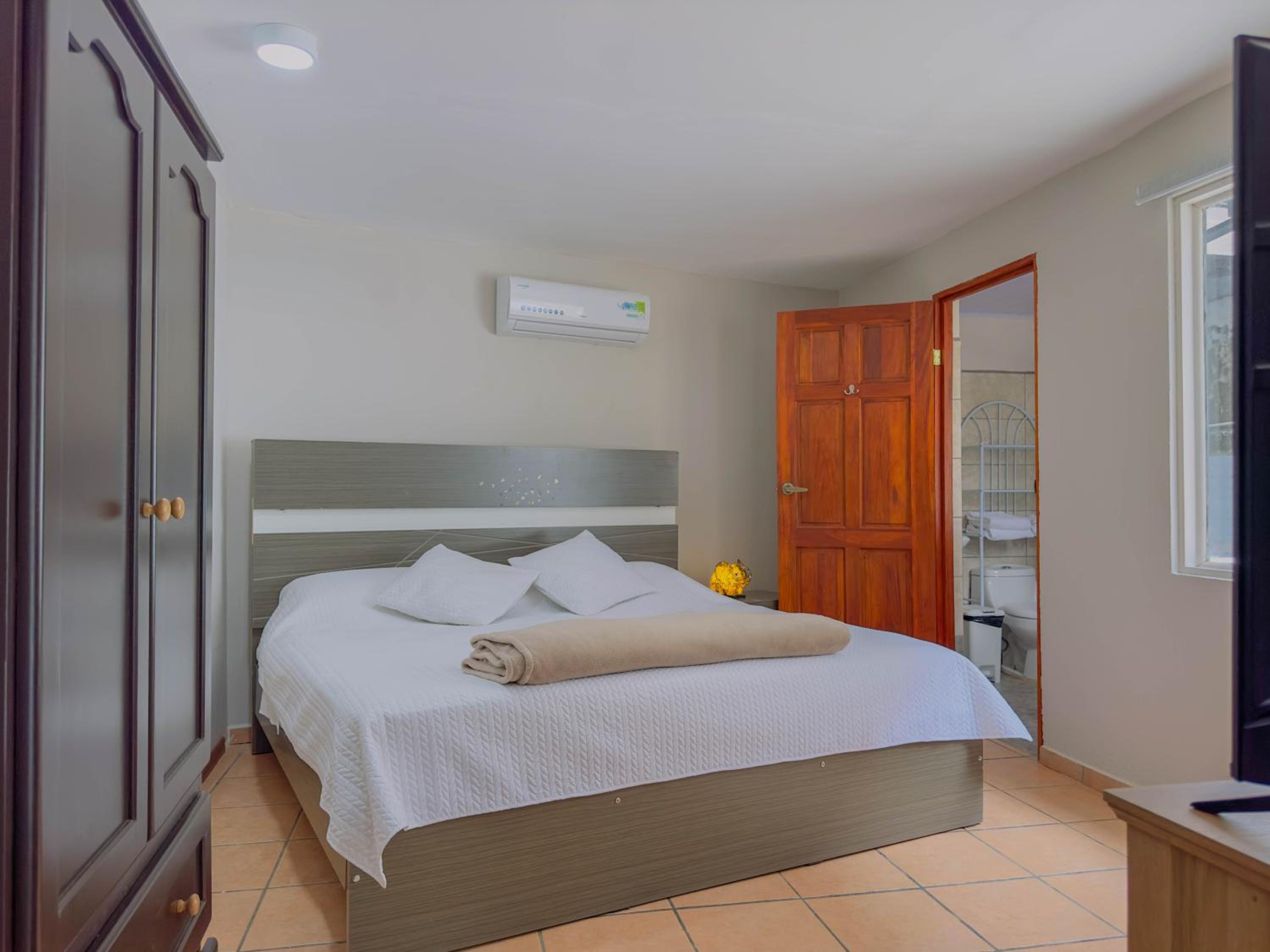 Happy House 4 Bed 3 Bath Private Pool