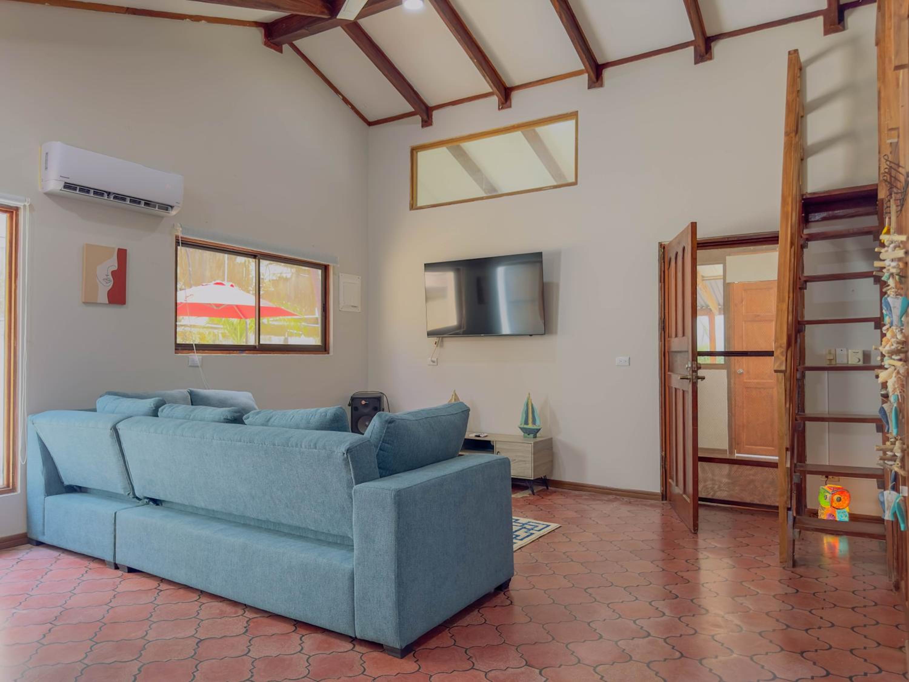 Happy House 4 Bed 3 Bath Private Pool