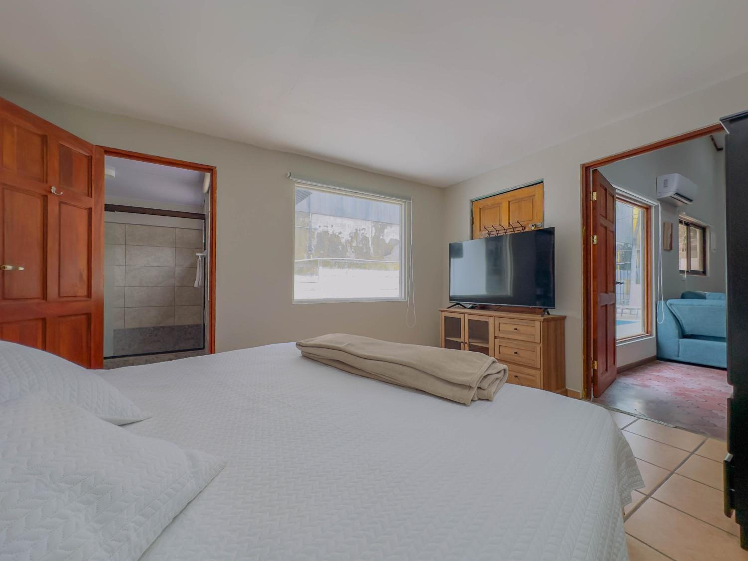 Happy House 4 Bed 3 Bath Private Pool