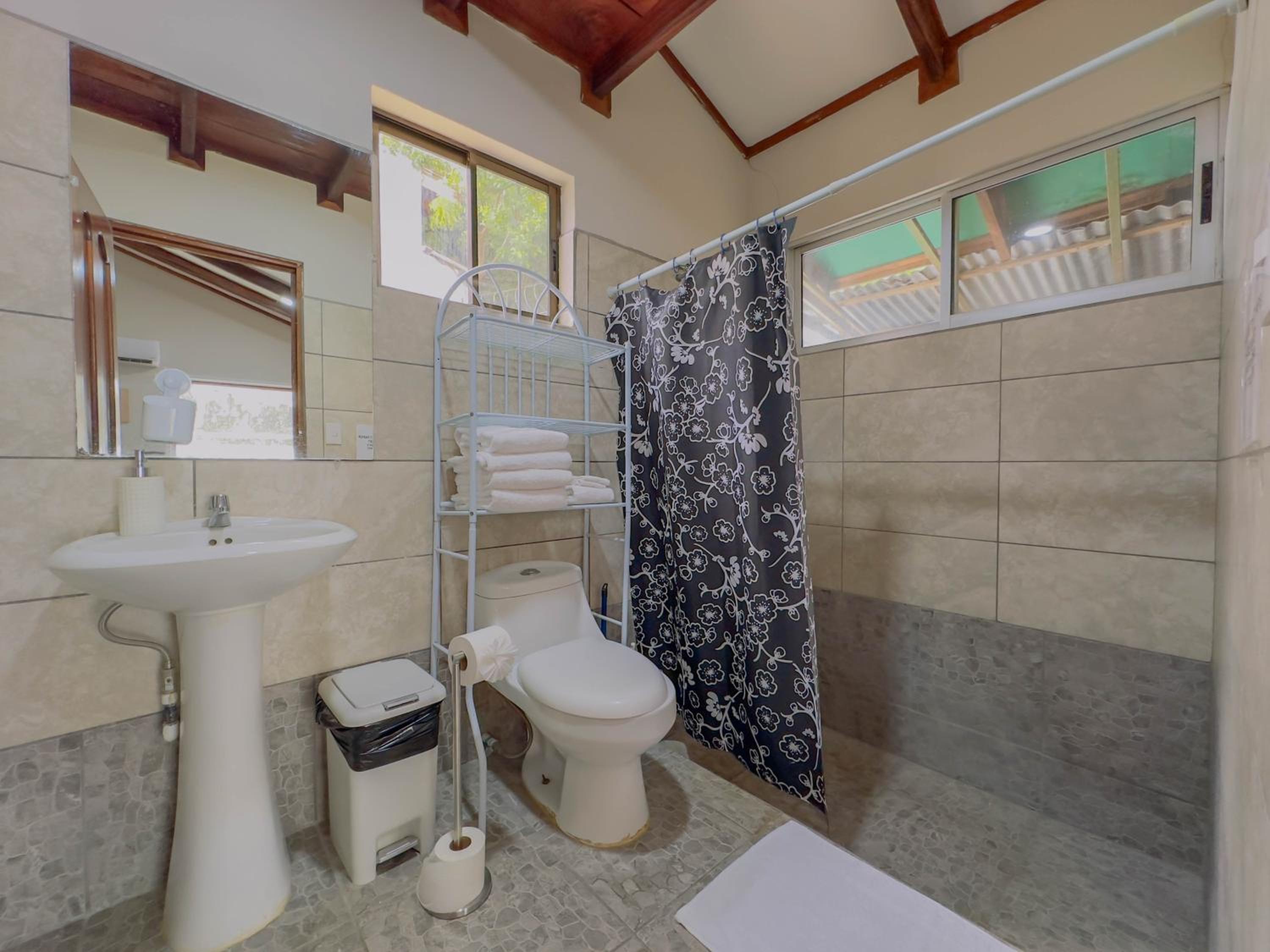 Happy House 4 Bed 3 Bath Private Pool