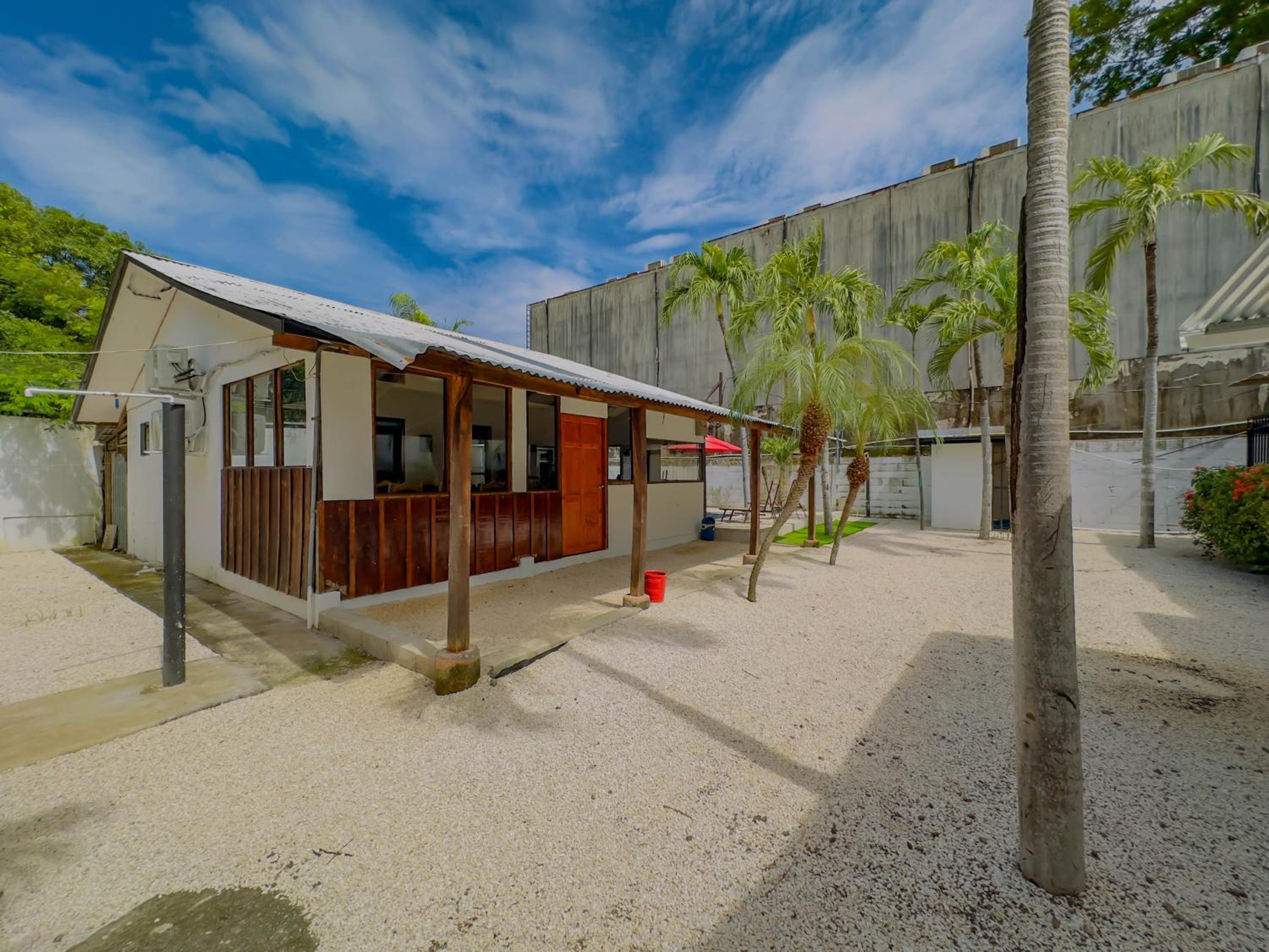 Happy House 4 Bed 3 Bath Private Pool