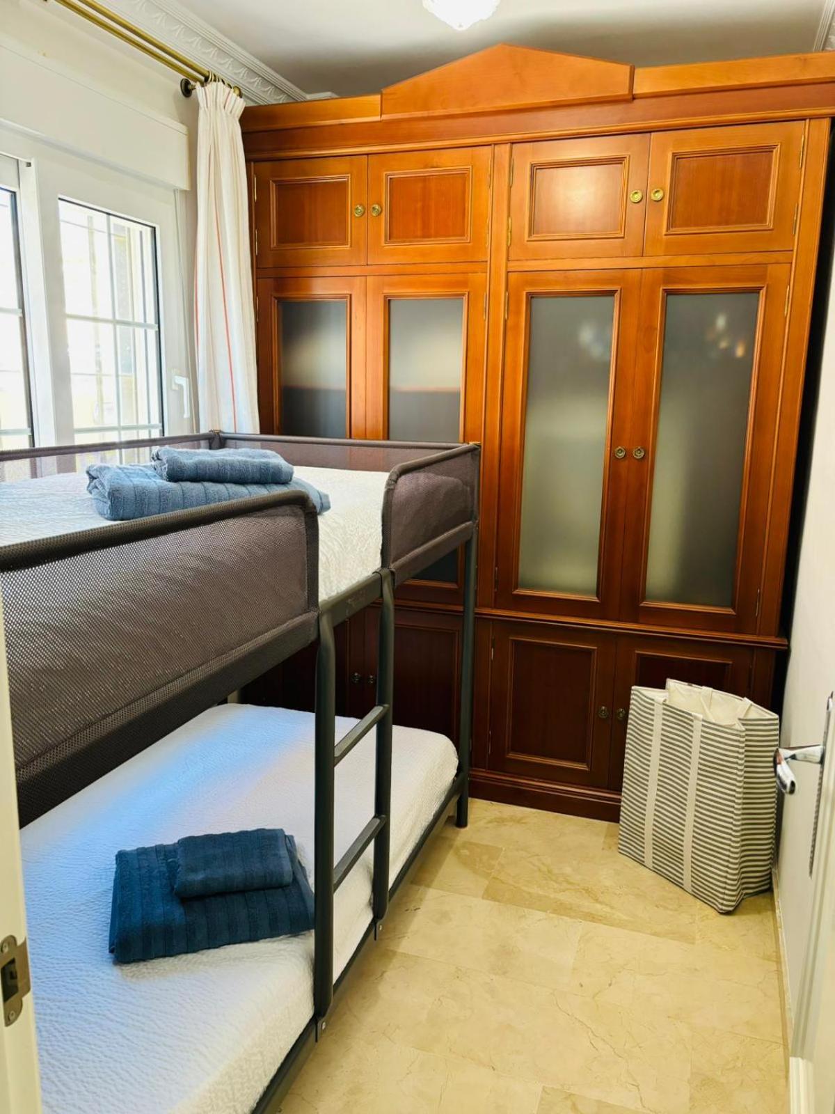 Chalet con piscina privada en primera línea de playa