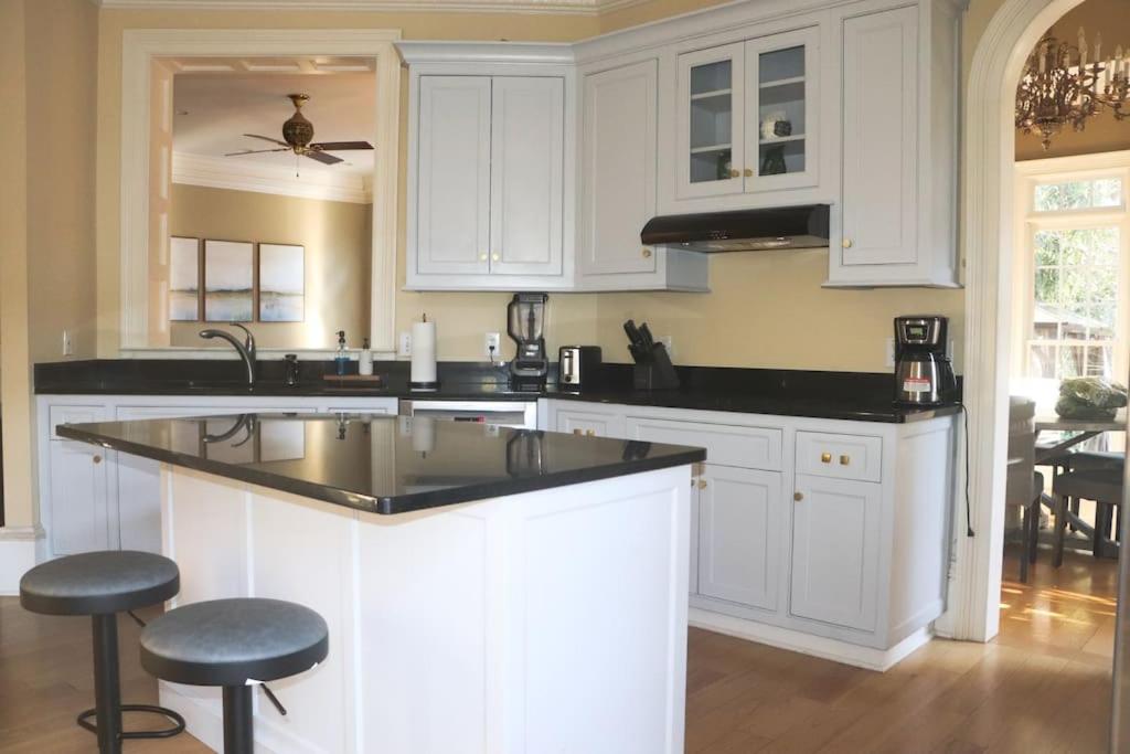 Classic City Retreat Five Points Golf Athens Walk view 5