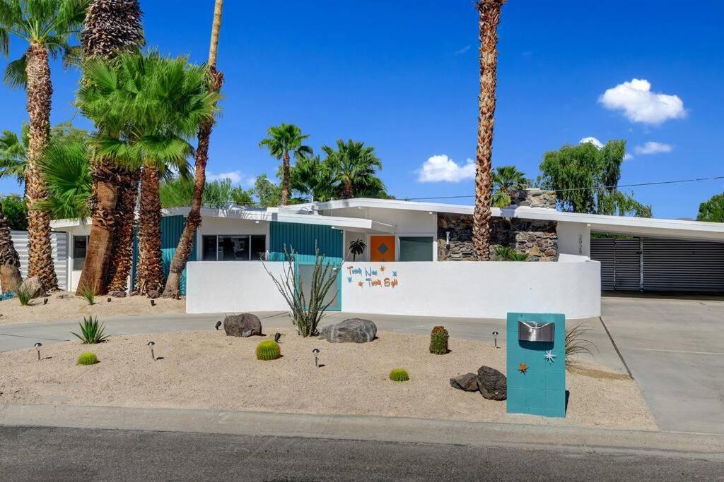 Hotel Retro A Go Go House