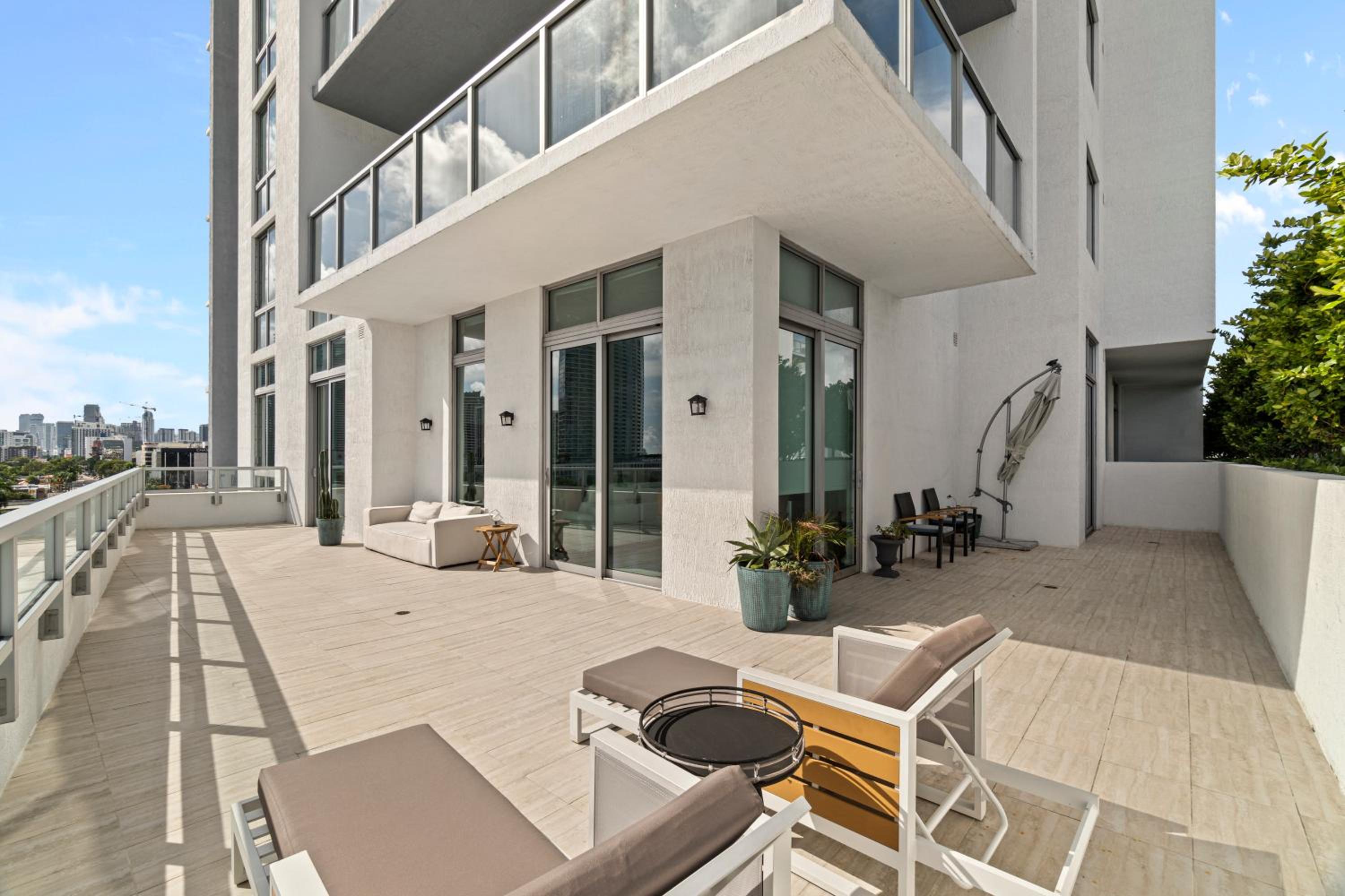 LUXURY NEW CONDO AT MIAMI DESIGN DISTRICT