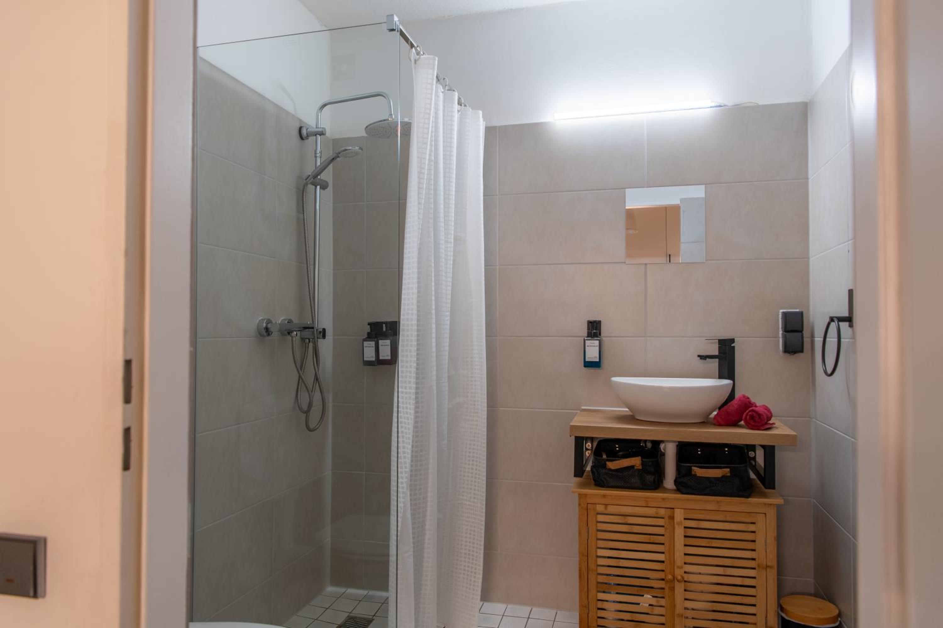 Savón#1 - Innenstadt Netflix-Küche-Parking-WLAN-KingSizeBett-Loggia