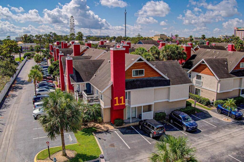 BBQ Area, Pool and Gym- Near Orlando's Attractions