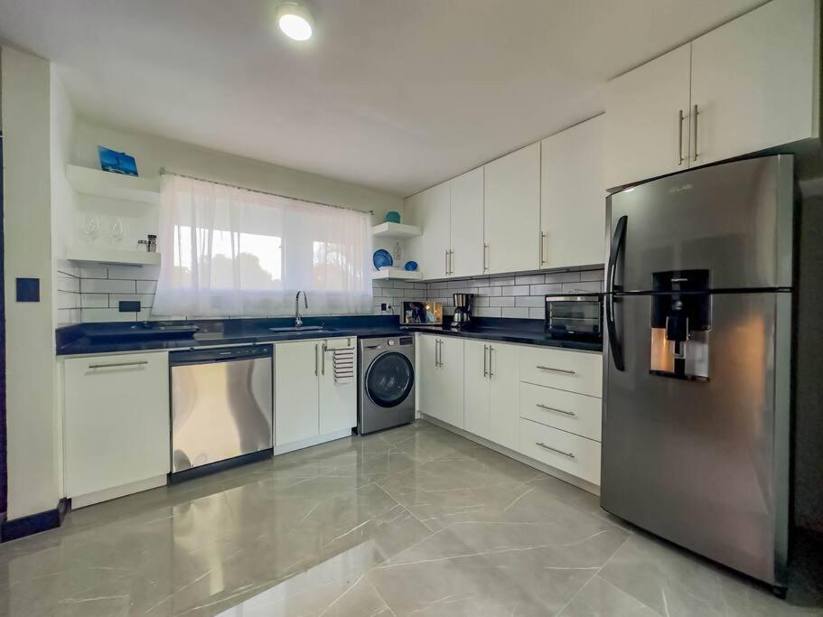 Marina loft 307-Fully renovated top floor studio
