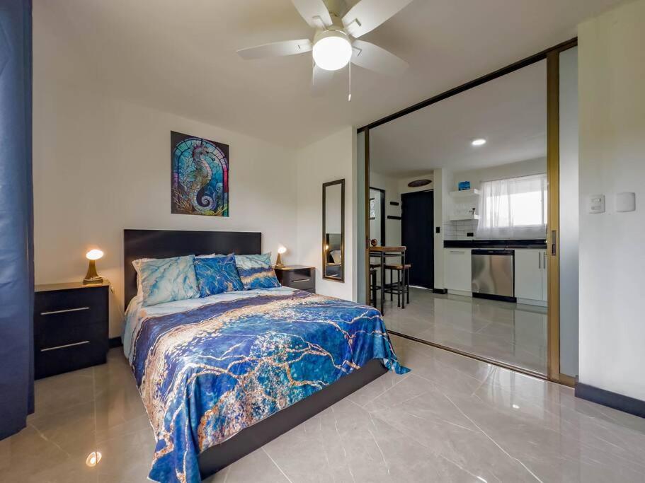 Marina loft 307-Fully renovated top floor studio