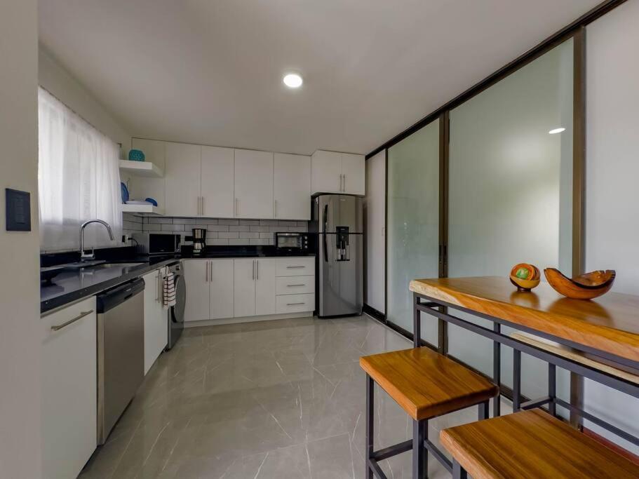 Marina loft 307-Fully renovated top floor studio