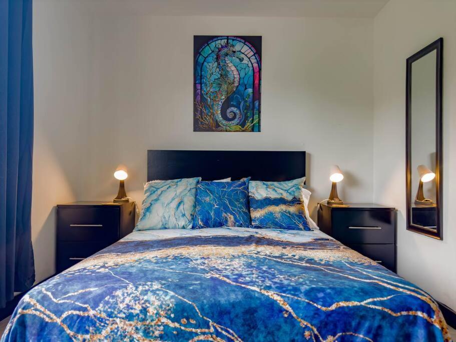 Marina loft 307-Fully renovated top floor studio