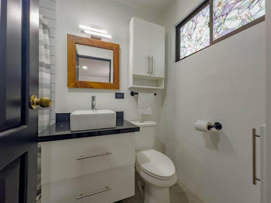 Marina loft 307-Fully renovated top floor studio