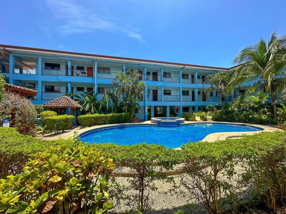 Marina loft 307-Fully renovated top floor studio