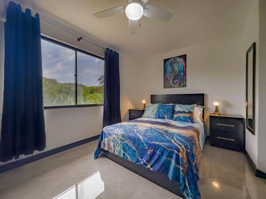 Marina loft 307-Fully renovated top floor studio