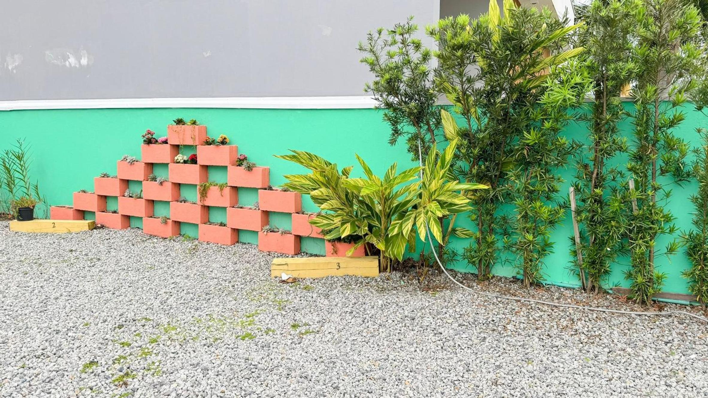 Residencial da Amizade - Praia da Pinheira - PLH001