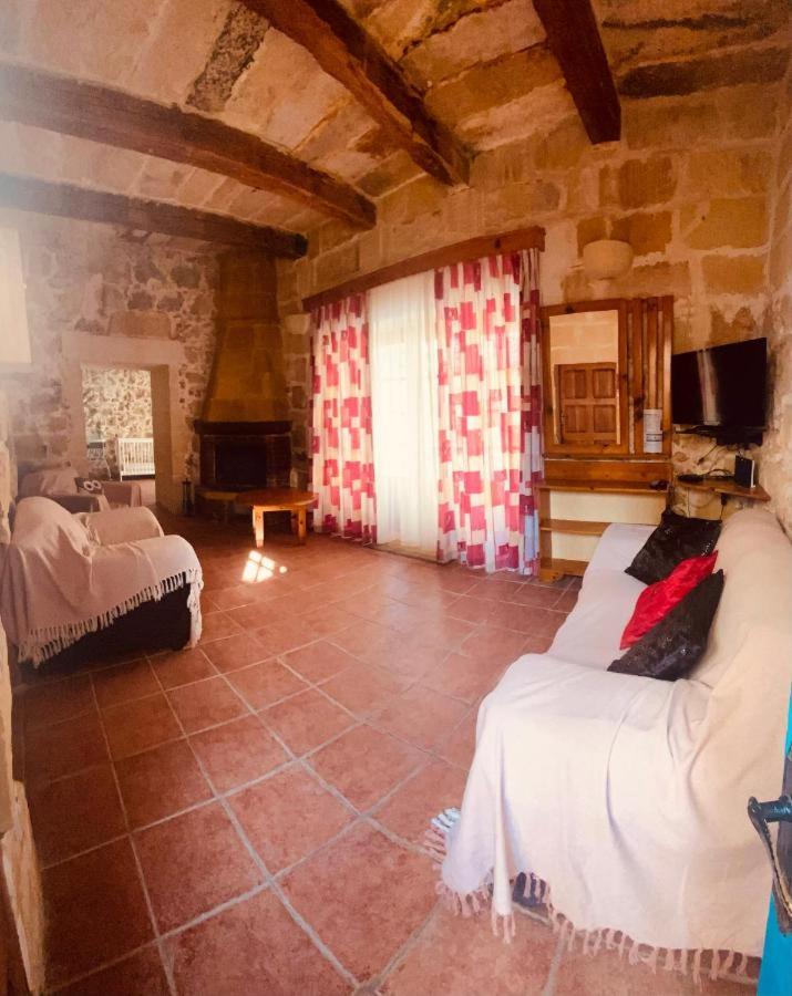 2 Bedroom Holiday Farmhouse with Private Pool