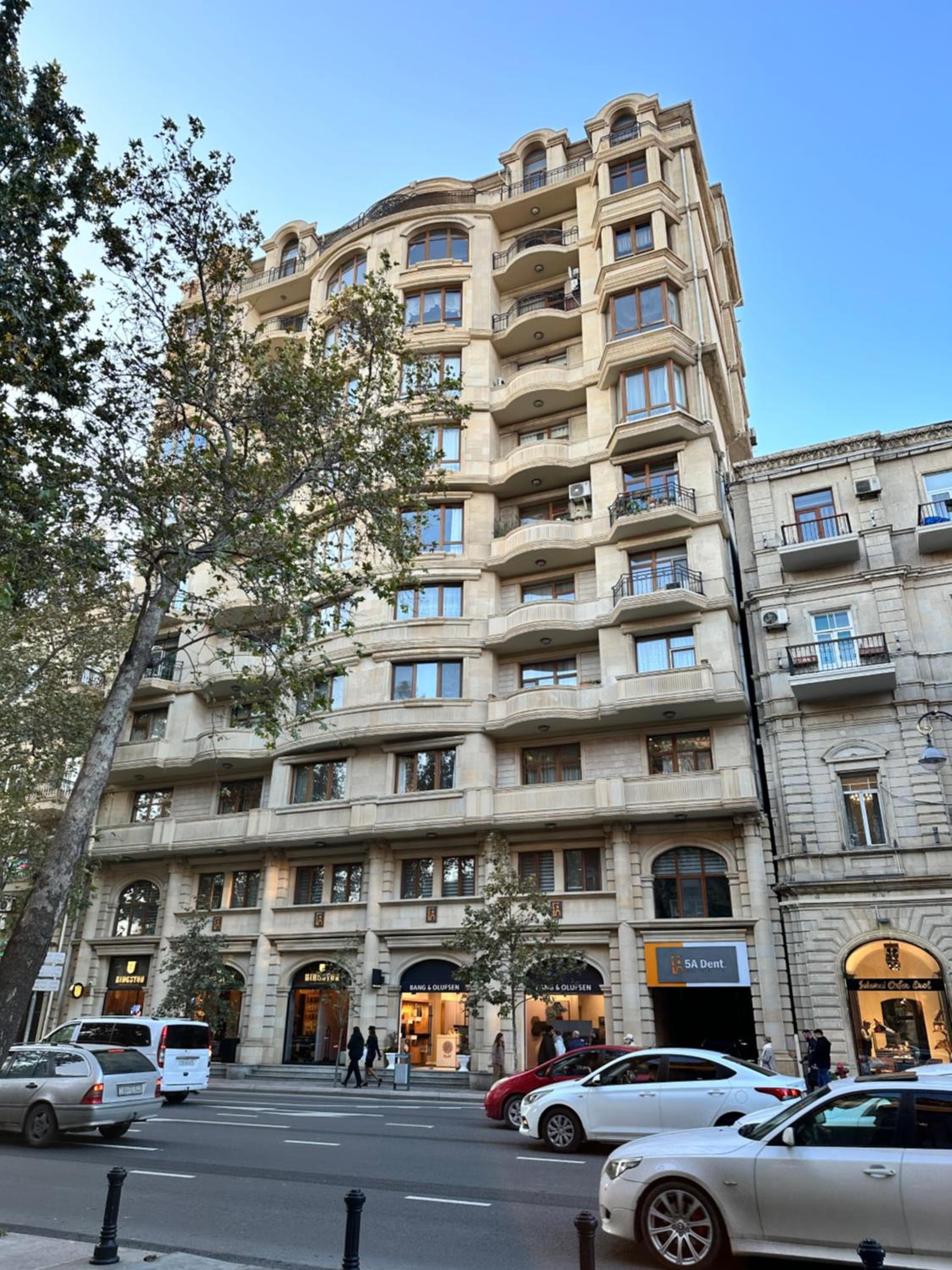 Museum Apartment Formula1 View