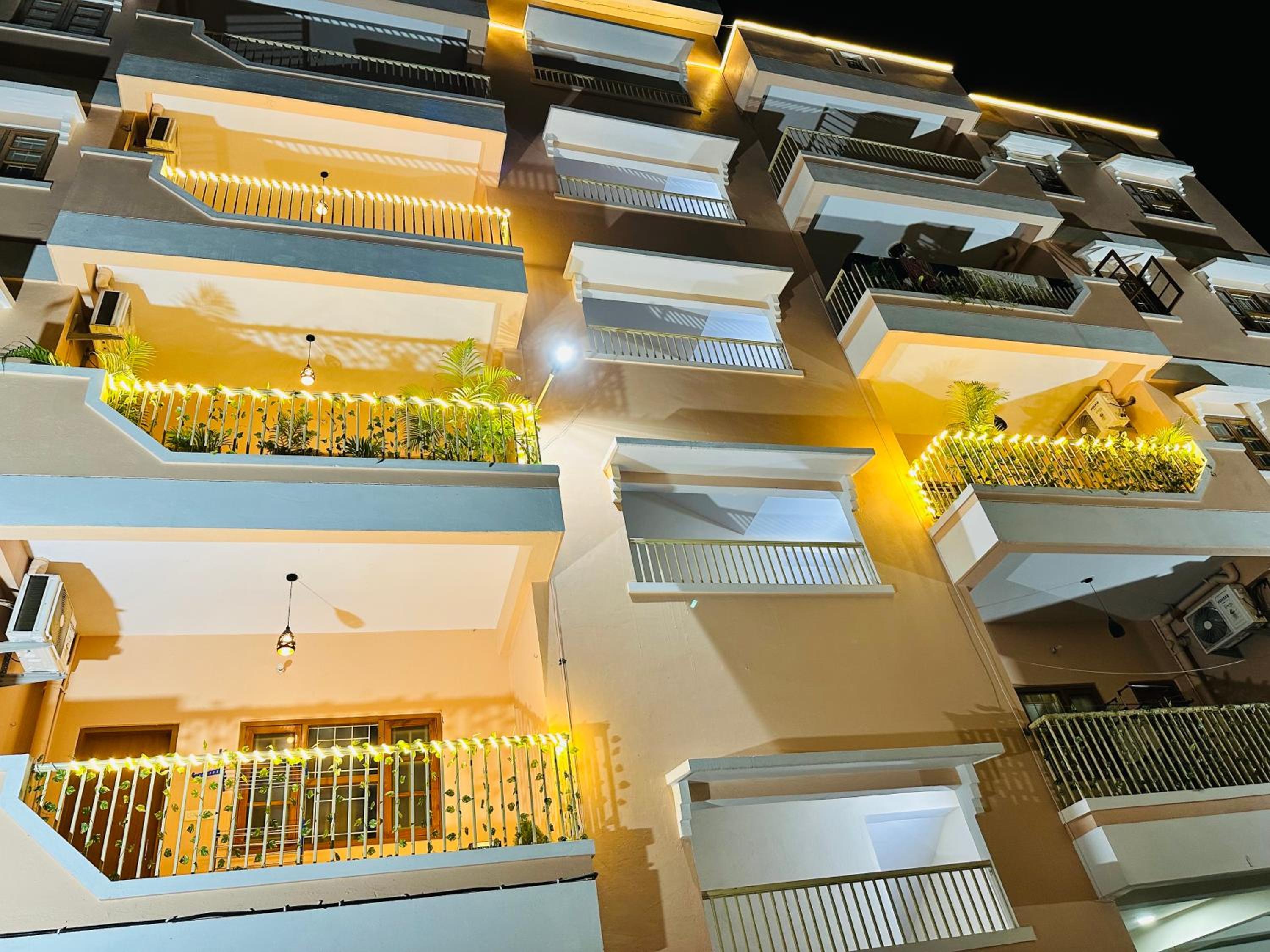 ZoomStay - 3BHK Apartments