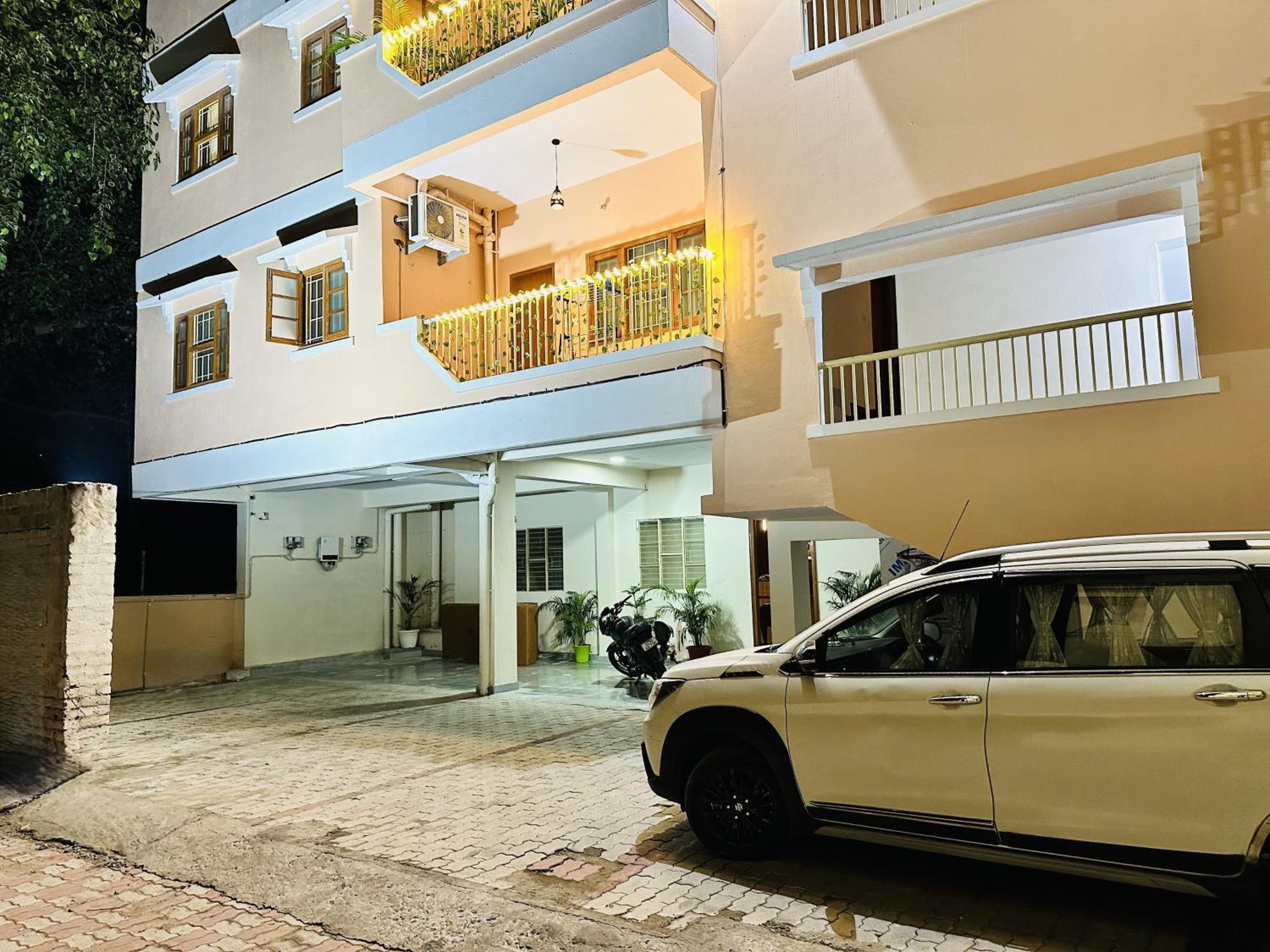 ZoomStay - 3BHK Apartments