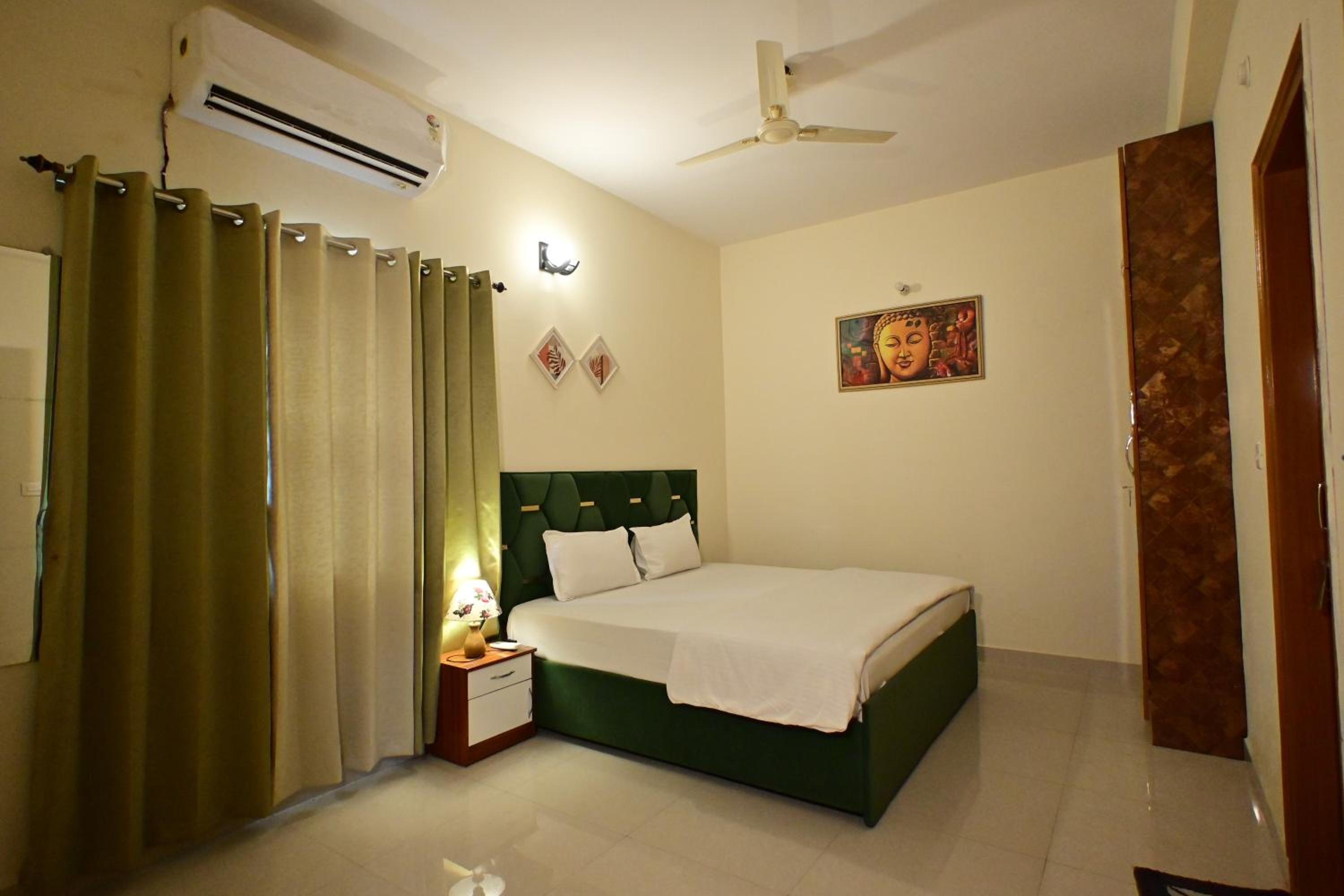 ZoomStay - 3BHK Apartments
