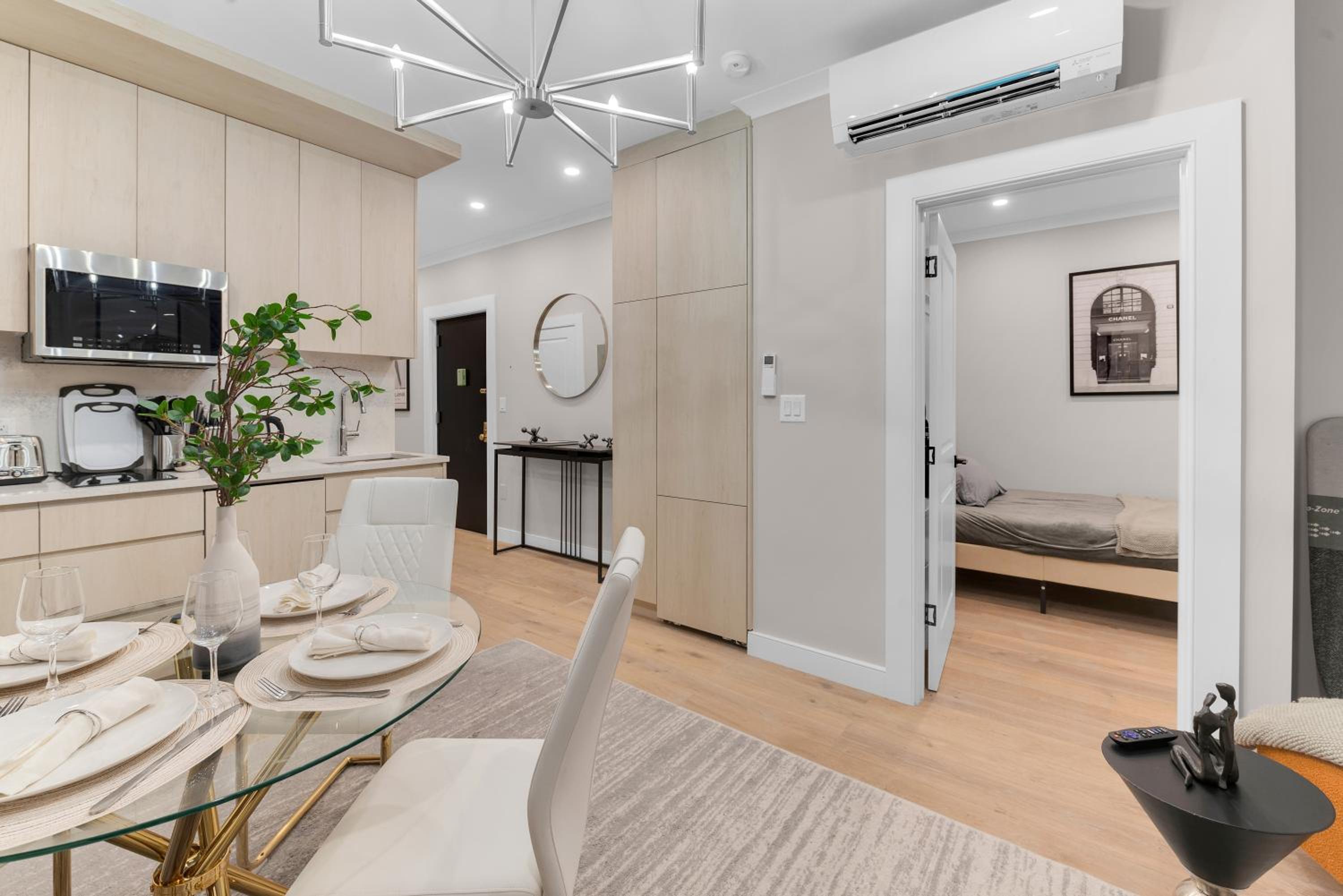 Modern 3Bd Rose Hills Manhattan Terrace Space