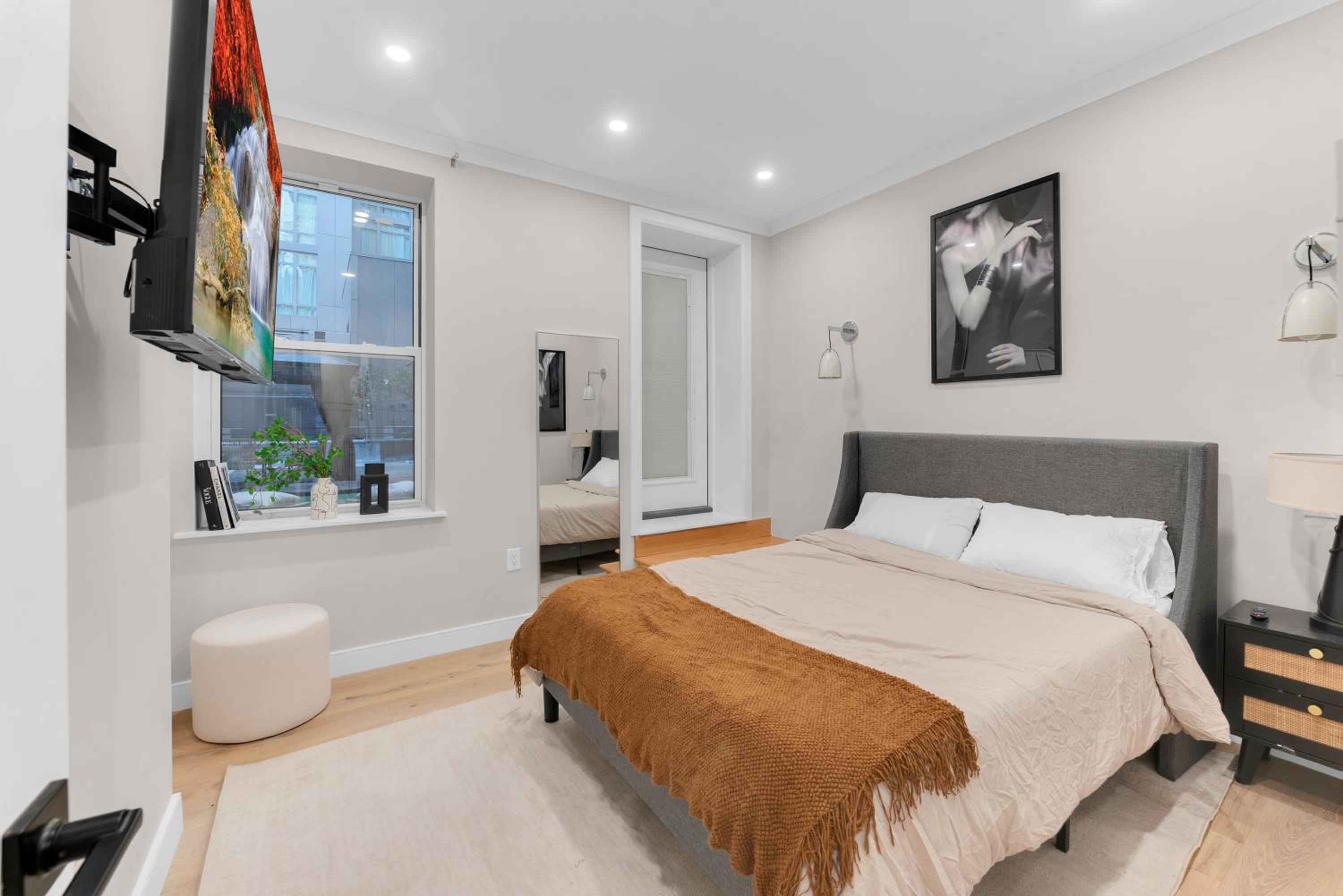 Modern 3Bd Rose Hills Manhattan Terrace Space