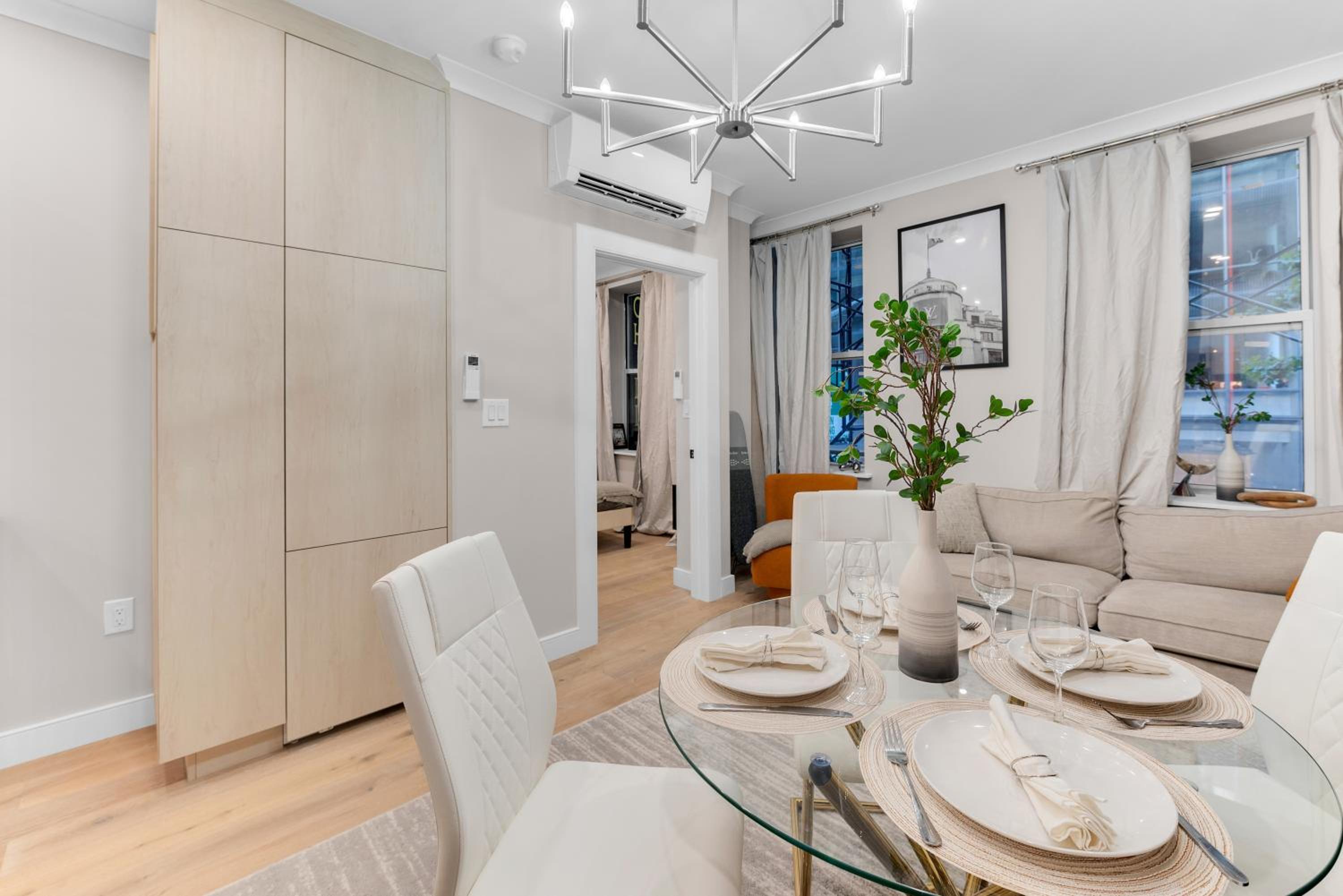 Modern 3Bd Rose Hills Manhattan Terrace Space