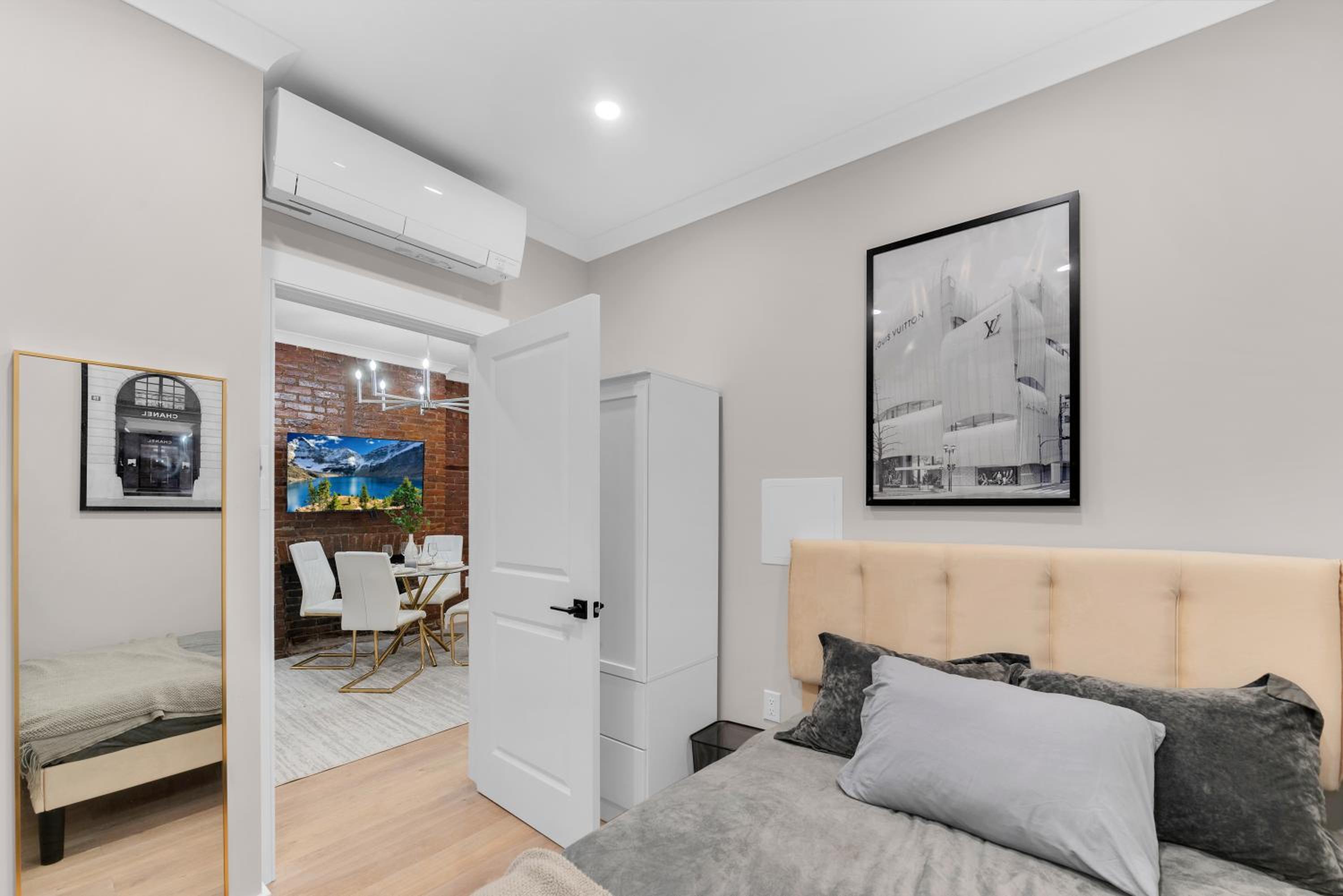 Modern 3Bd Rose Hills Manhattan Terrace Space