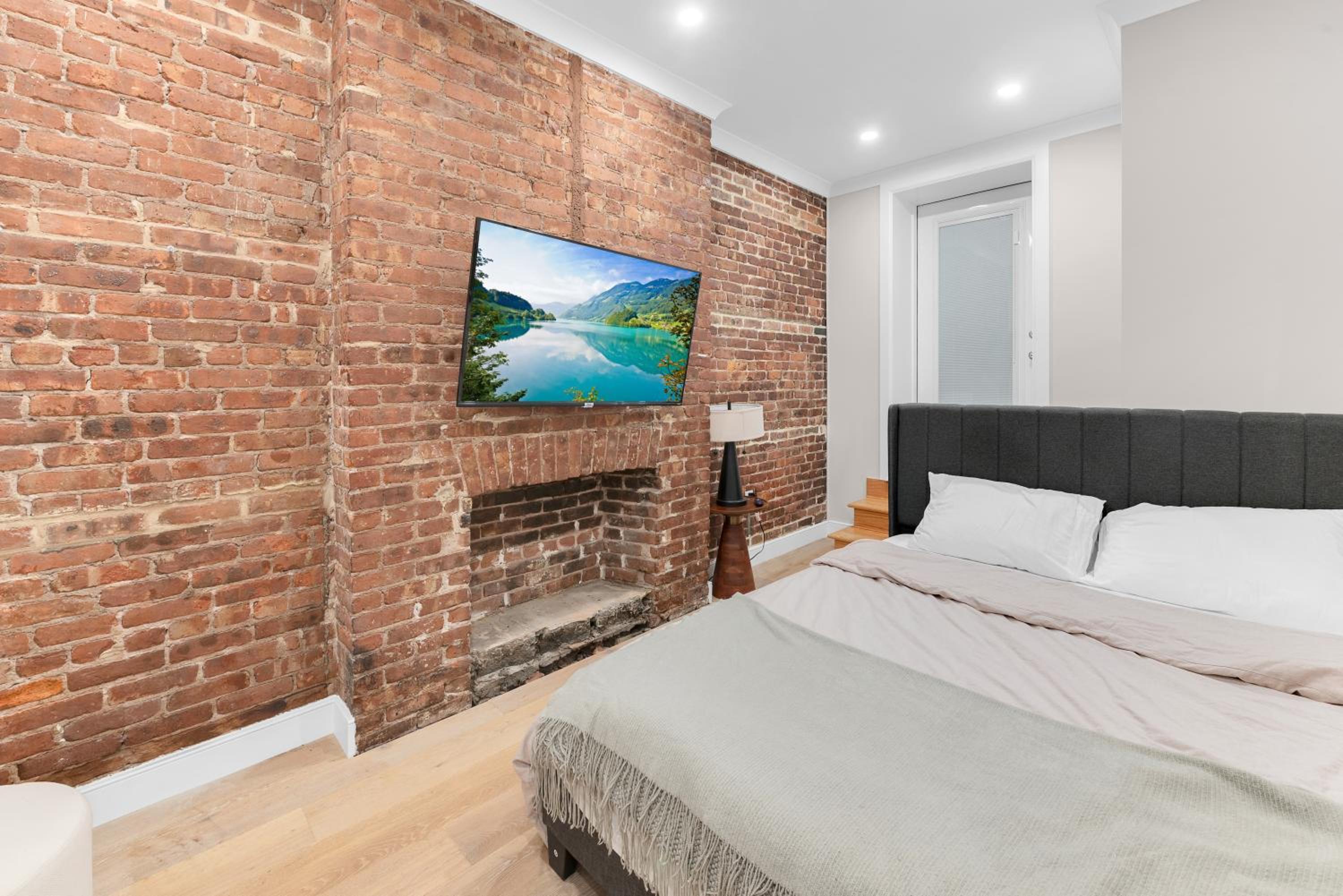 Modern 3Bd Rose Hills Manhattan Terrace Space
