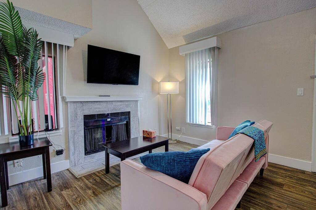 Dream Home Pool, Garden, 15 Mins to Disney!