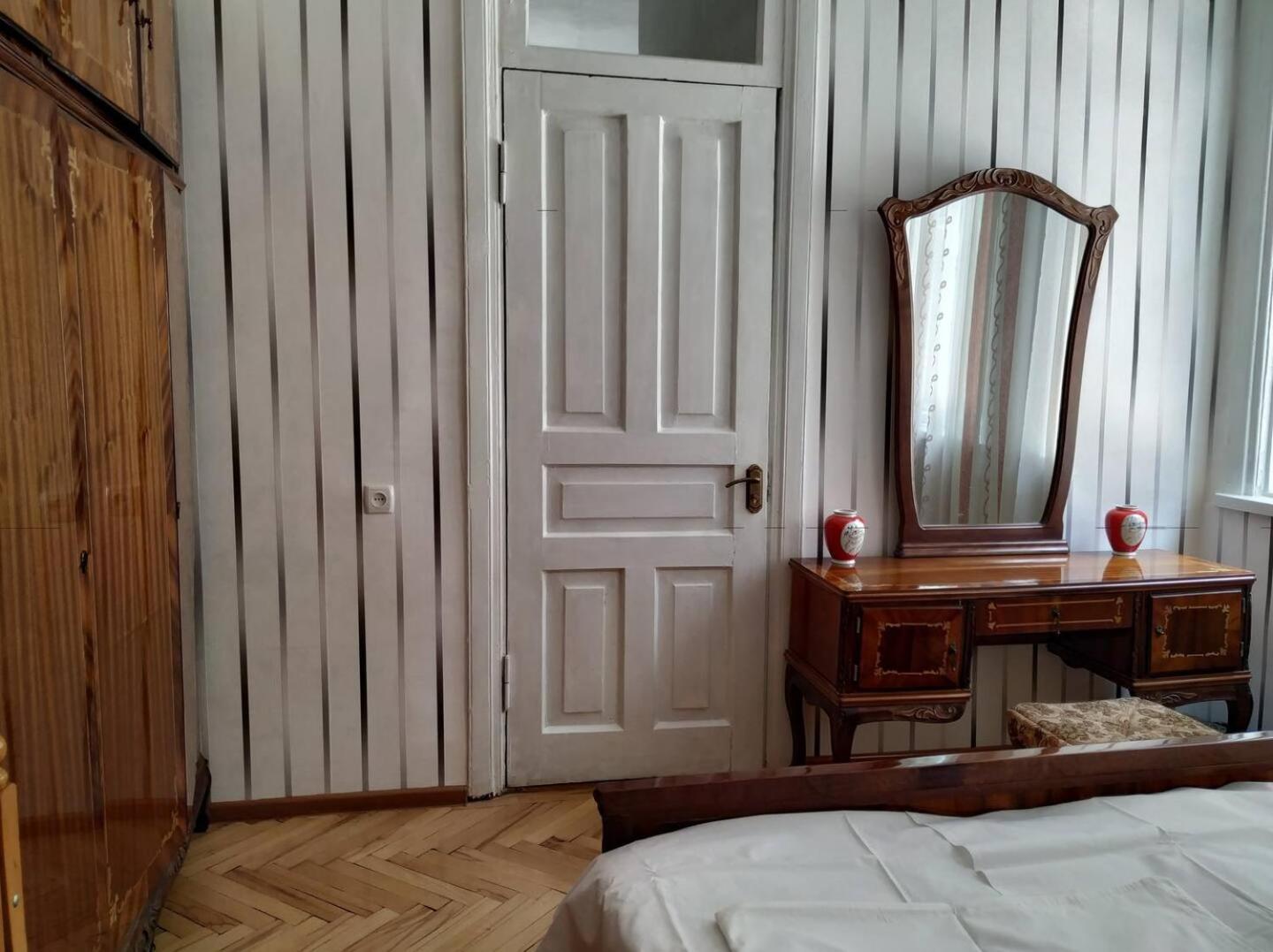 Beka's guesthouse - Near center of city, not noisy but a fresh and eco