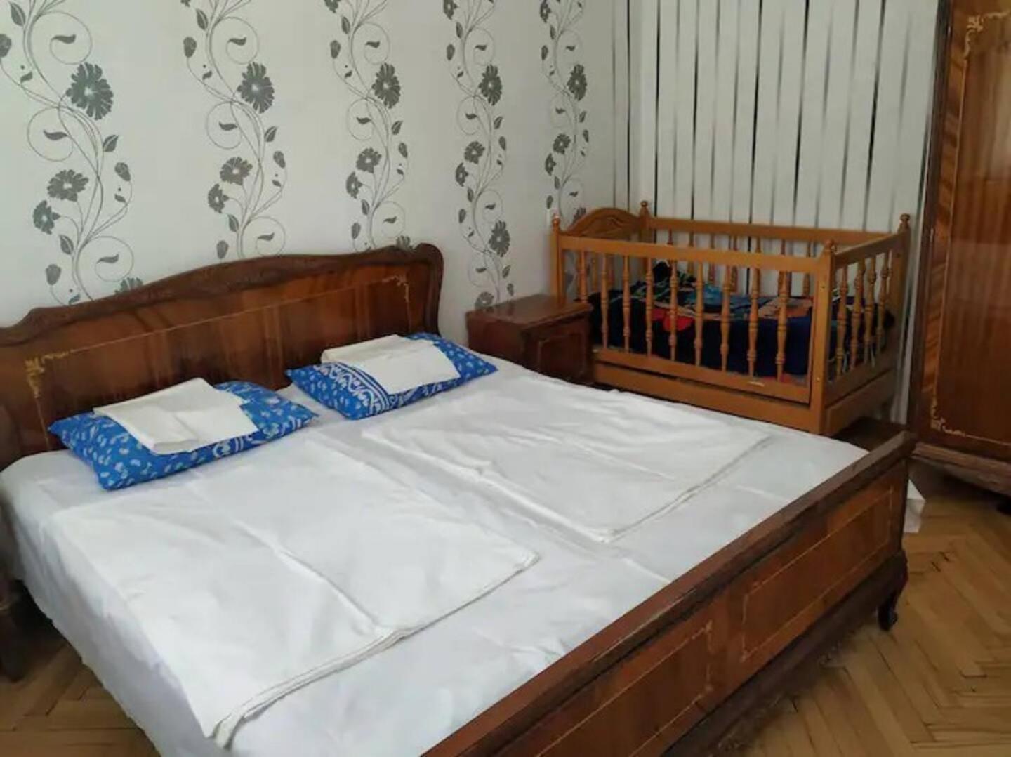 Beka's guesthouse - Near center of city, not noisy but a fresh and eco