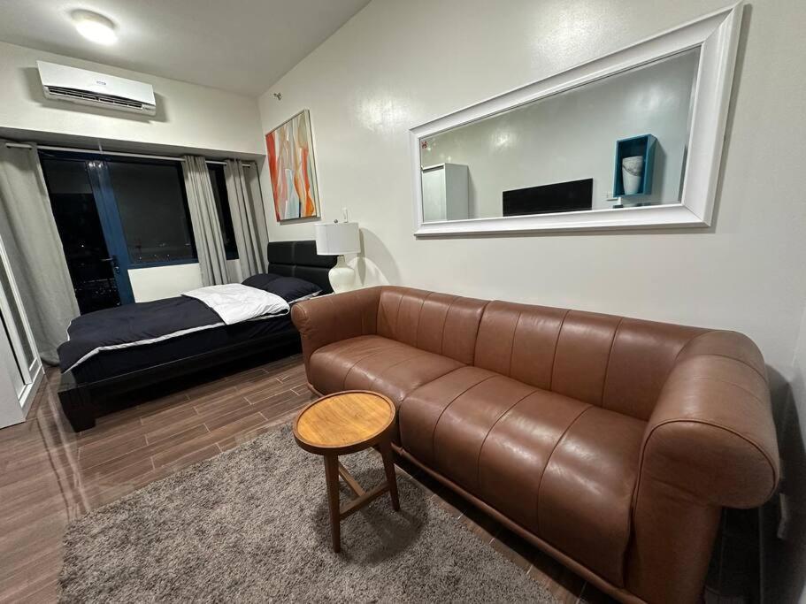 Suite Air Residences Ayala Ave view 3