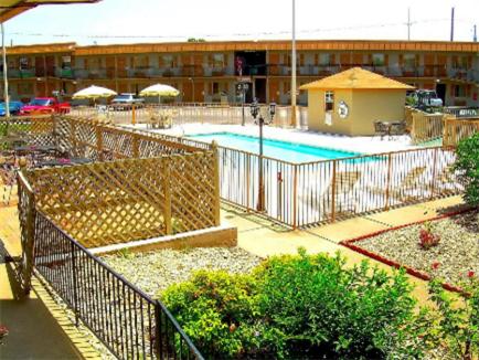 Executive Inn and Suites Springdale view 3