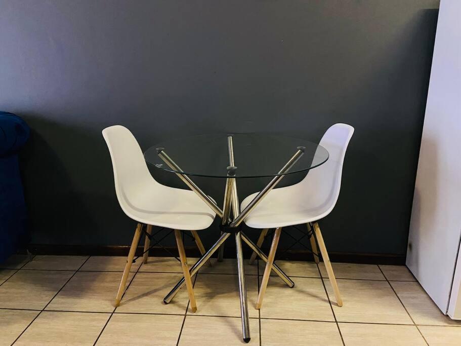 1 bed, 1bath Apartment in Kempton Park view 2