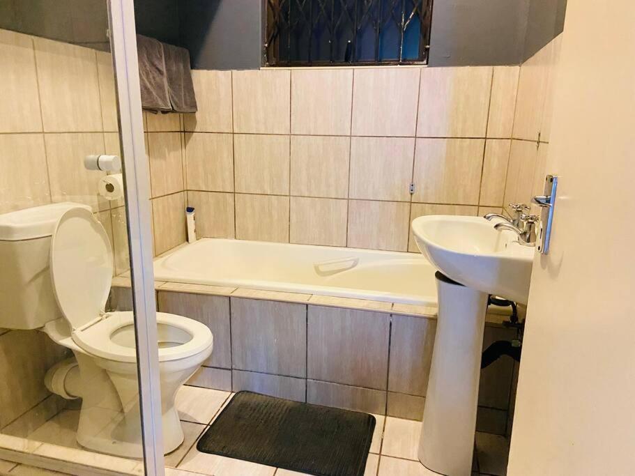 1 bed, 1bath Apartment in Kempton Park view 4