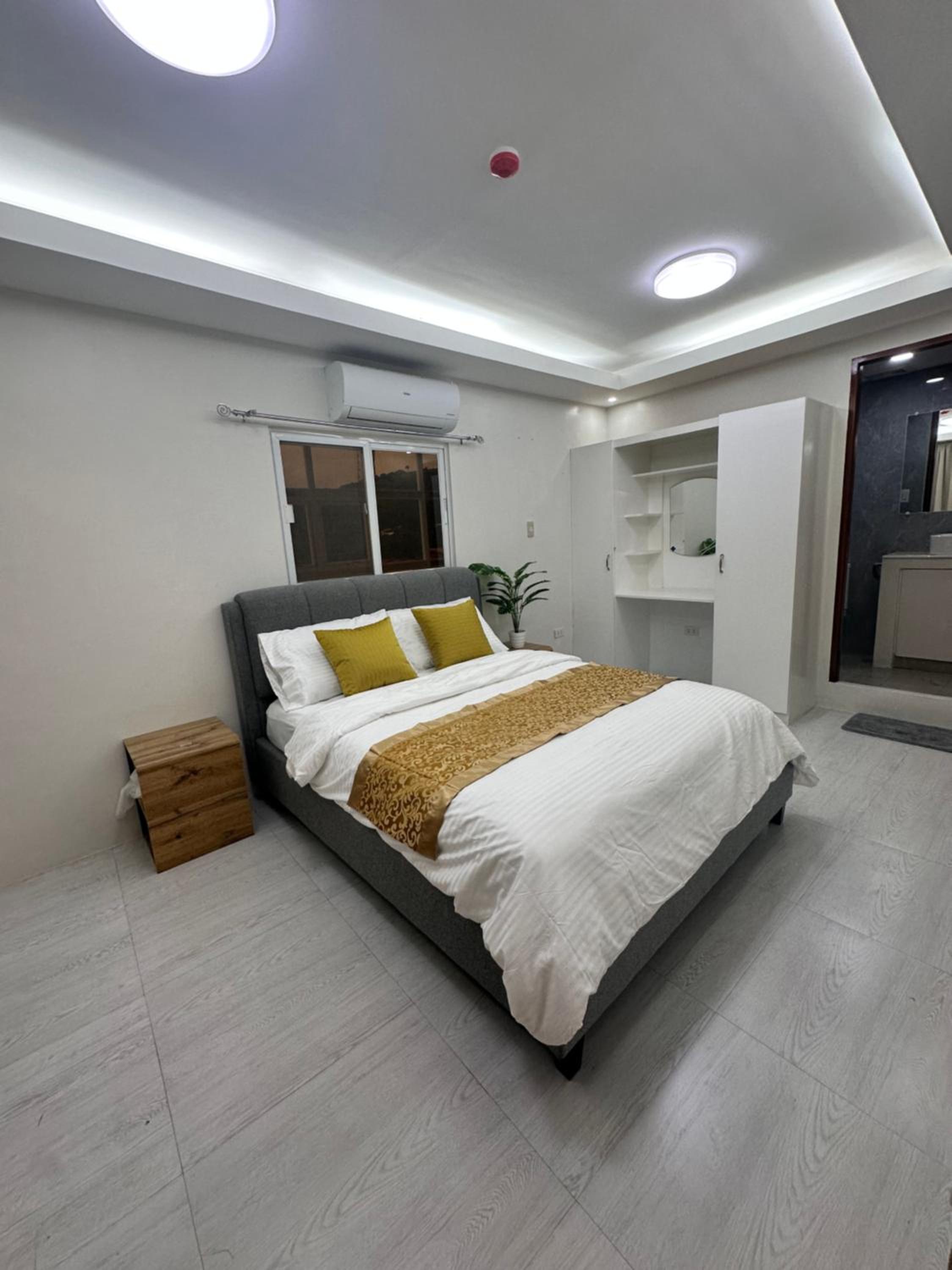 The Penthouse -Barretto Olongapo Near Beach view 2