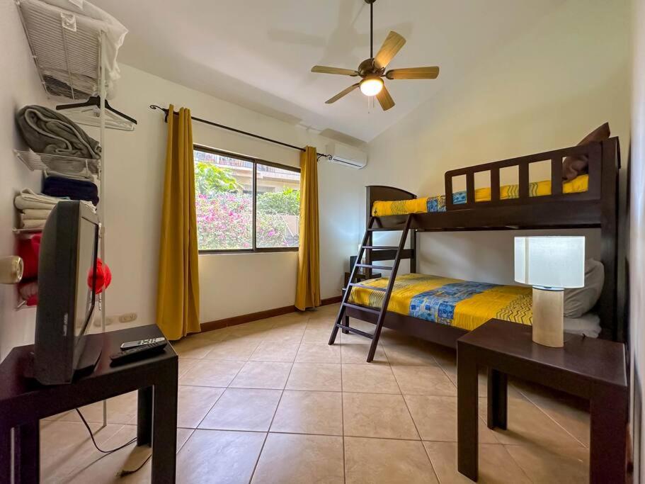 Serena suites G3- Spacious 2 bed 2 bath Mountain View Condo
