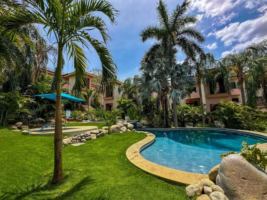 Serena suites G3- Spacious 2 bed 2 bath Mountain View Condo