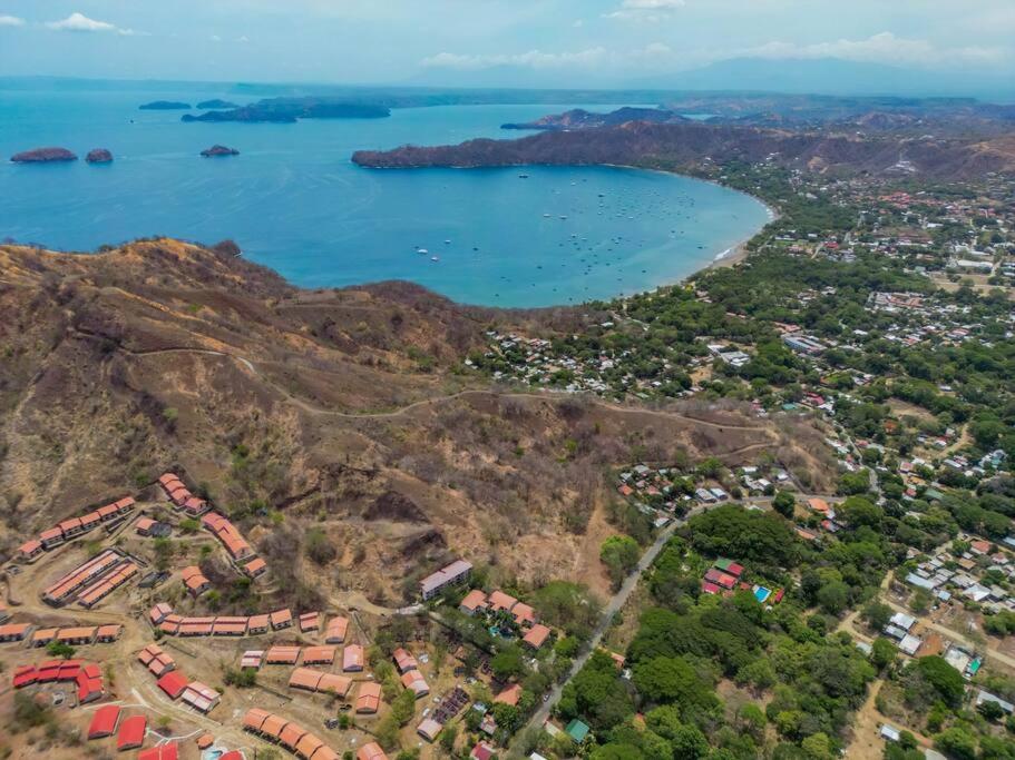 Serena suites G3- Spacious 2 bed 2 bath Mountain View Condo