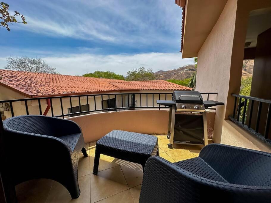 Serena suites G3- Spacious 2 bed 2 bath Mountain View Condo