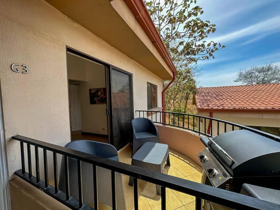 Serena suites G3- Spacious 2 bed 2 bath Mountain View Condo