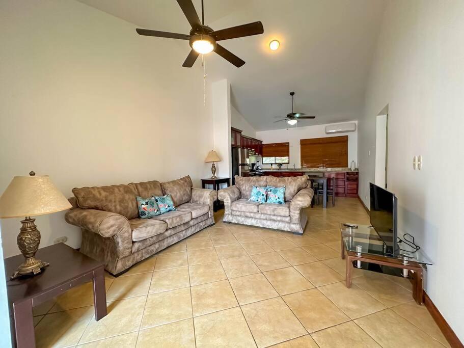 Serena suites G3- Spacious 2 bed 2 bath Mountain View Condo