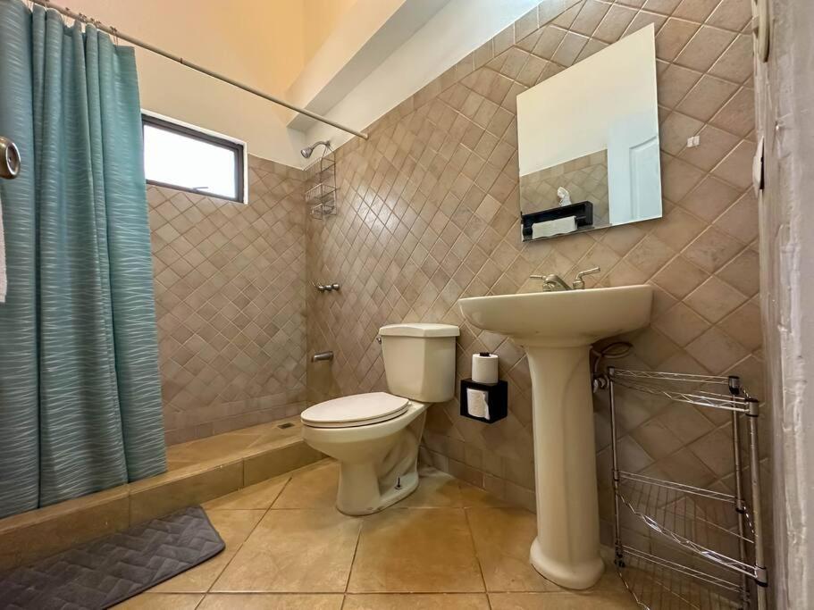 Serena suites G3- Spacious 2 bed 2 bath Mountain View Condo