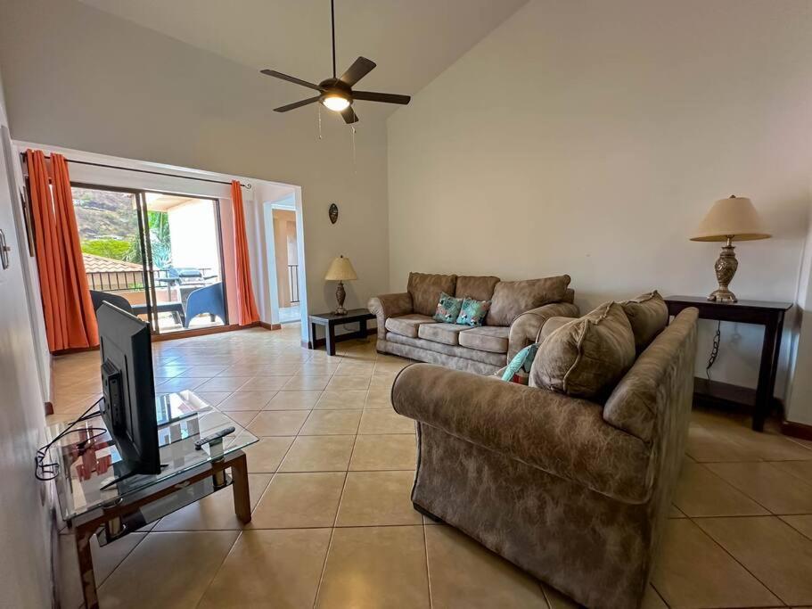 Serena suites G3- Spacious 2 bed 2 bath Mountain View Condo