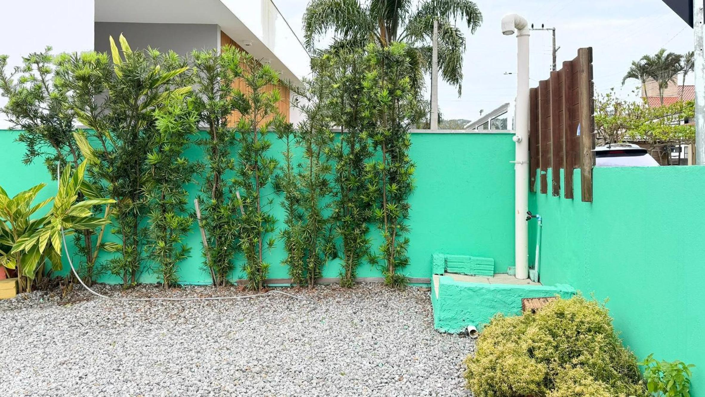 Residencial da Amizade - Praia da Pinheira - PLH001