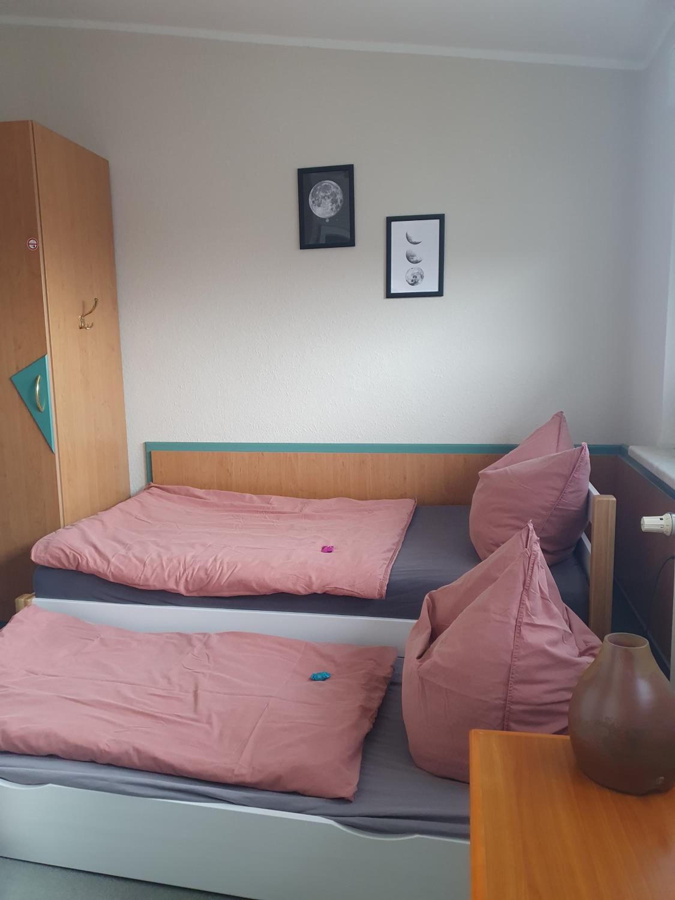 Neumuhler Hof- Ferienwohnung "Thomas" 3 Zimmer,3 Bader mit Dusche, kostenfreie Parkplatze vor dem Haus - Property Image 7