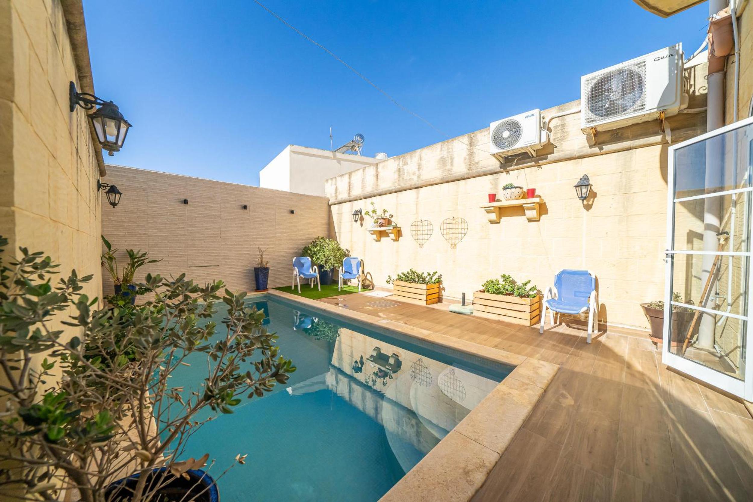 4 Bedroom Holiday Home with Private Pool view 2